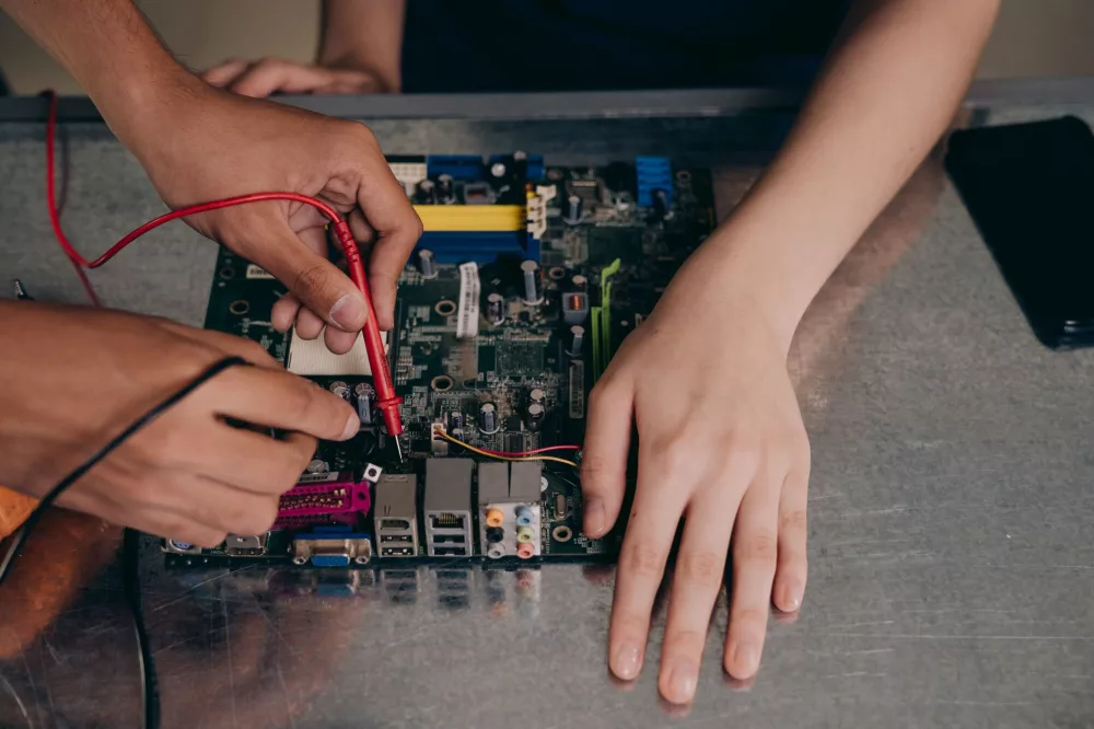 When Your PC Fails: A Deep Dive into the World of Professional Computer Repair Shops